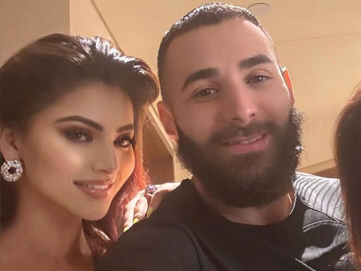 There have been various reactions to Urvashi's photo. Fans are intrigued by it. There's also a rumour circulating that she's dating Karim. However, she hasn't responded in any way regarding this matter.