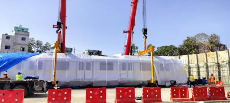 र मेट्रो रूट प्रोजेक्ट की कॉस्ट 12000 करोड़ रुपये से अधिक है. जिसमें एक किलोमीटर की लागत तकरीबन 182 करोड़ रुपये पड़ रही है. दूसरी तरफ यह जानना भी जरूरी है कि केंद्रीय कैबिनेट ने इंदौर मेट्रो रूट के फेस वन लाइन-3 को 34 किलोमीटर लंबा बनाया है.