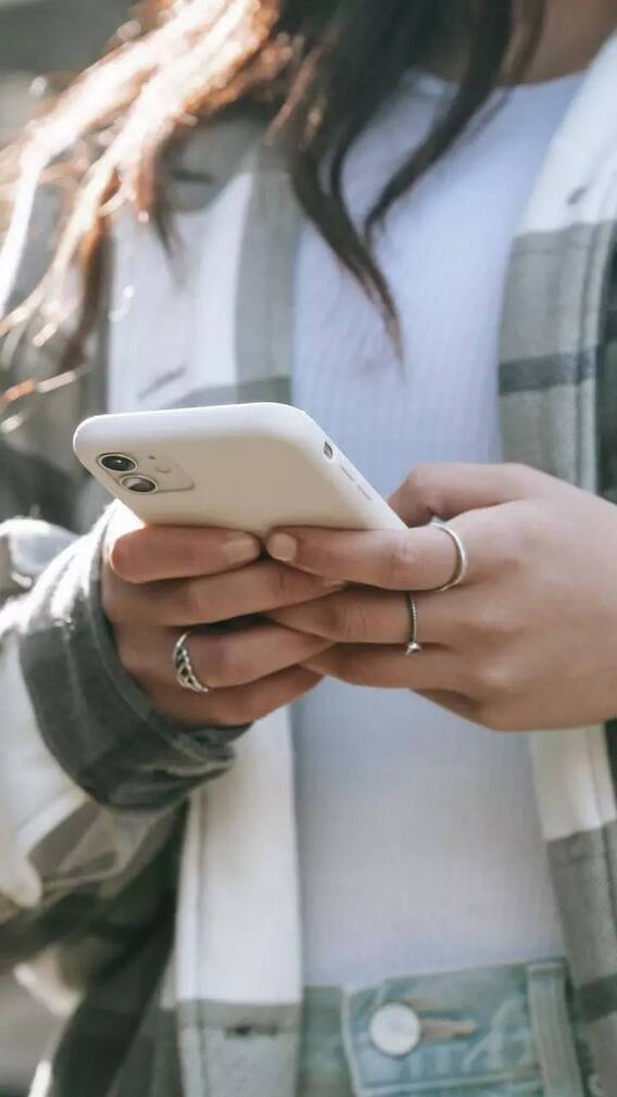 ફોન ચોરી થઈ જાય તો તરત કરો આ કામ