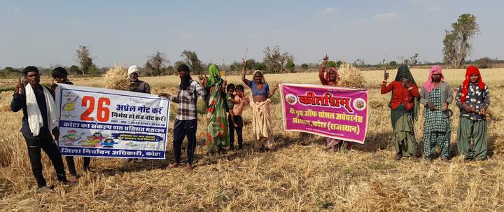 मानव श्रृंखला, खेत खलियान तक जागरूकता तो कहीं दौड के माध्यम से भी अधिक से अधिक मतदान हो ऐसा प्रयास किया जा रहा है.