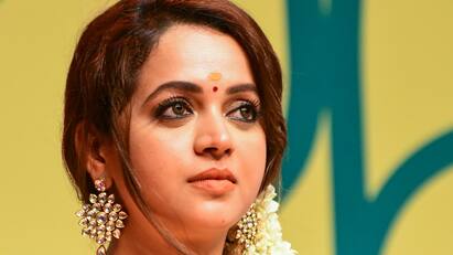 kerala actress voice outs illegal access of  the evidence of assault video Bhavana: நீதி கிடைக்கும் வரை போராடுவேன்.. நீதிமன்றமே இப்படி பண்ணலாமா? நடிகை பாவனா வேதனை!