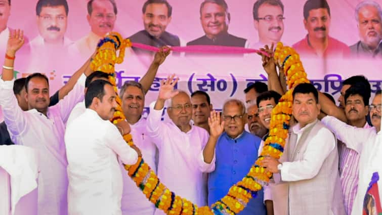 CM Nitish Kumar campaign favor of Jitan Ram Manjhi attacked RJD leader Tejashwi Yadav ANN Nitish Kumar: तेजस्वी यादव के दावे पर CM नीतीश का आया जवाब, जीतन राम मांझी के पक्ष में प्रचार करने पहुंचे थे गया