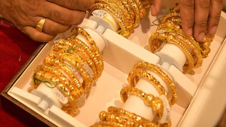 Sovereign Gold Bonds vs physical gold invest in sgbs over physical gold gold etfs know where to invest gold prices today abpp Sovereign Gold Bond Vs Physical Gold: Which One Should You Pick?