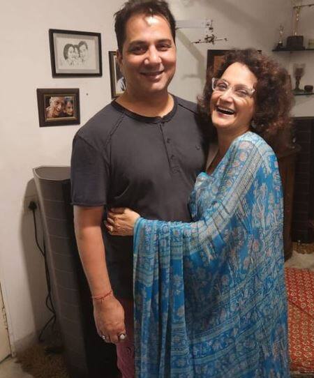 राजेश्वरी सचदेव ने साल 2004 में वरुण बडोला से शादी की थी जो टीवी के काफी फेमस एक्टर हैं. उनसे राजश्वरी को एक बेटा भी है. वरुण के साथ राजेश्वरी 'नच बलिए 1' में हिस्सा ले चुकी हैं.