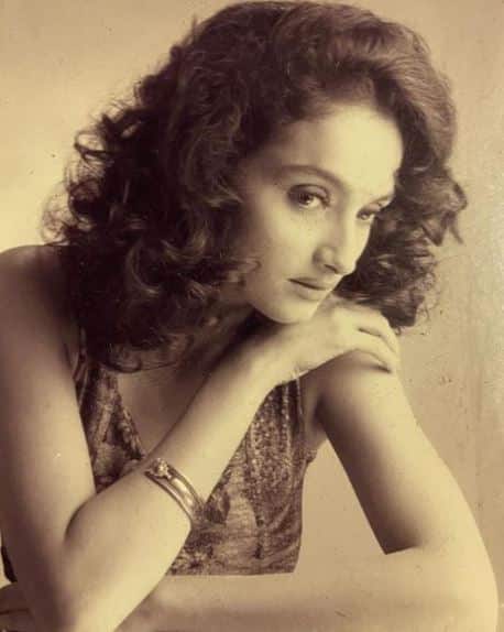 राजेश्वरी सचदेव को पहली बार 'हुल्ला हुल्लारे' म्यूजिक वीडियो में देखा गया था. इस गाने को उन्होने खुद ही गाया था. इसके बाद उन्होंने टीवी शोज के साथ-साथ हिंदी और मराठी फिल्मों में भी काम किया है. टीवी पर इन्होंने 'बालिक वधू', 'लौट आओ तृषा', 'पेशवा बाजीराव' जैसे शोज किए हैं.