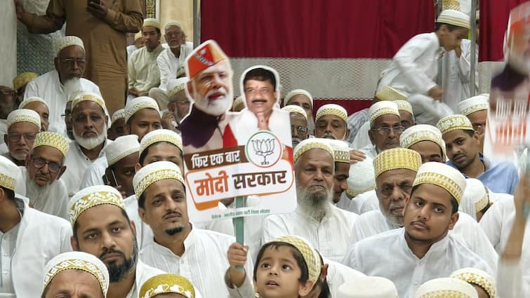 MP Lok Sabha Elections 2024 Slogans raised in support of PM Narendra Modi bjp in Bhopal Hydari Masjid ann भोपाल की हैदरी मस्जिद में गूंजा 'हर हर मोदी, घर घर मोदी', प्रधानमंत्री के समर्थन में लगे नारे