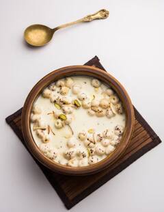 Makhana Kheer: मखाने की खीर को हेल्दी और टेस्टी बनाने के लिए स्टेप बाई स्टेप रेसिपी