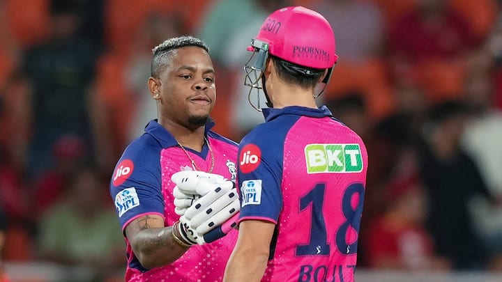 With 10 runs required off the final over, Arshdeep delivered two yorkers, but Hetmyer remained composed, hitting two sixes to guide his team to victory. He was adjudged as the player Player of the Match for his 10-ball 27 runs. (Image Source: PTI)