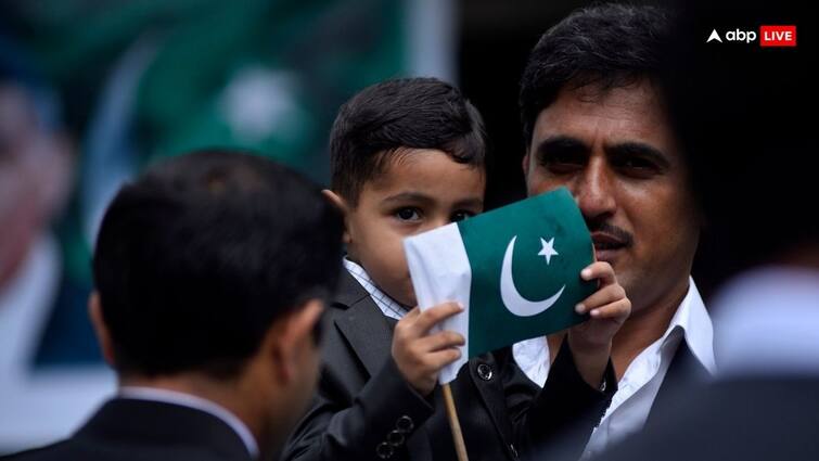 Britain UK FCDO adds Blacklists Pakistan in list of countries too dangerous for travelling        UK Blacklists Pakistan: ब्र‍िटेन ने पाक‍िस्‍तान को क्‍यों बताया 'बेहद खतरनाक' देश, दुन‍िया के इन 24 देशों कर द‍िया 'ब्‍लैकल‍िस्‍ट', जानें वजह
