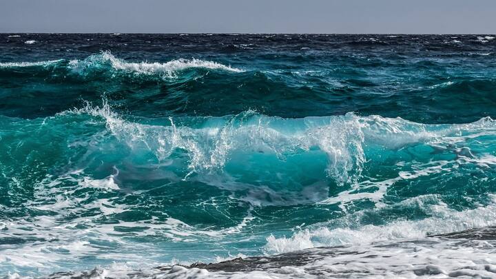 সৌরজগতের অন্যত্র বরফের সন্ধান মিলেছে। তবে জল একমাত্র পৃথিবীতেই রয়েছে। ভূপৃষ্ঠের ৭১ শতাংশই লবণাক্ত সাগর-মহাসাগরের জলে ঢাকা। পিক্সাবে