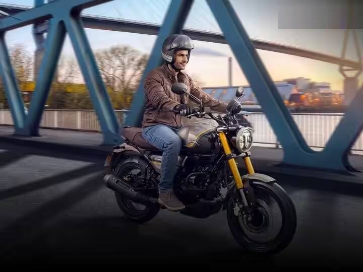 Powerful Bike in India: બાઇકના શોખીનો તેની કિંમત સાથે તેની શક્તિ વિશે જાણવા માટે ઉત્સાહિત છે. ખાસ કરીને યુવાનોમાં પાવરફુલ બાઇક્સનો ક્રેઝ છે. ભારતીય બજારમાં ઘણી પાવરફુલ બાઈક ઉપલબ્ધ છે, જેની કિંમત લાખો રૂપિયામાં છે.