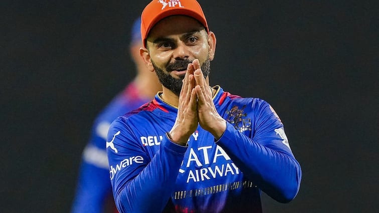 Virat Kohli Junk Food Royal Challengers Bengaluru RCB IPL 2024 Indian Premier League Pizza Barfi Virat Kohli Orders 'Junk Food' In Viral Video As Faf Du Plessis, Mohammed Siraj Look On- WATCH