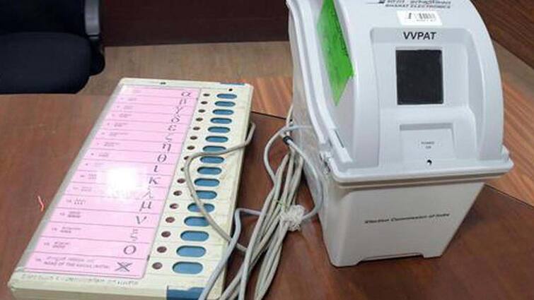 Lok Sabha Election 2024: The process of inserting ballot papers into electronic machines has started in Thanjavur district - TNN தஞ்சை மாவட்டத்தில் மின்னணு எந்திரங்களில் வாக்குச்சீட்டு பொருத்தும் பணி தொடக்கம்