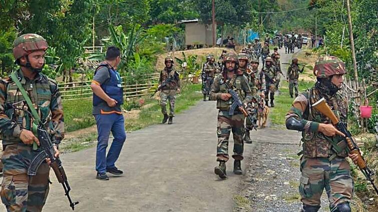Manipur fresh violence two person killed in firing both from kuki community 24 hours shut down announced Manipur Violence: मणिपुर में फिर भड़की हिंसा, हथियारबंद गुटों के बीच गोलीबारी में दो लोगों की मौत