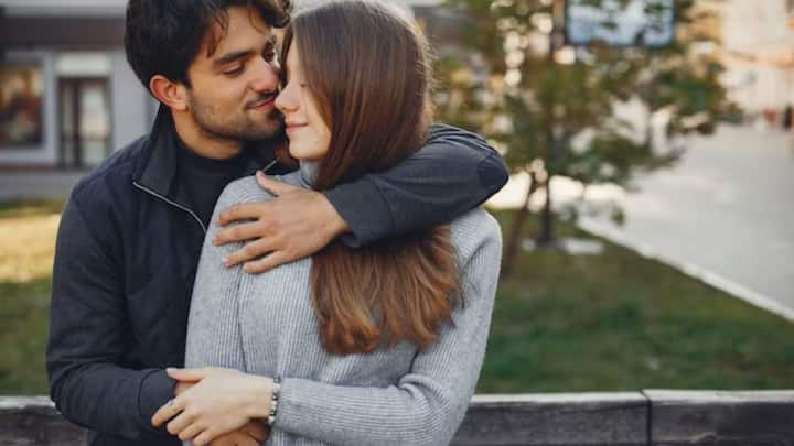 कम आत्मसम्मान होने से रिश्ते में डाउट जैसी समस्याएं हो सकती है. अपने साथी पर पूरे दिल से भरोसा करें अपने विचारों के बारे में लिखना शुरू करें.