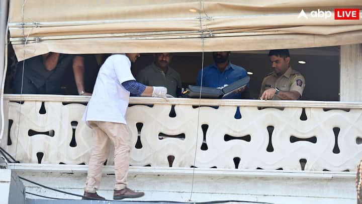 पुलिस ने गैलेक्सी अपार्टमेंट के आसपास सुरक्षा बढ़ा दिया है और मामले की जांच में जुटी हुई है. मौके पर फोरेंसिक टीम भी मौजूद है.