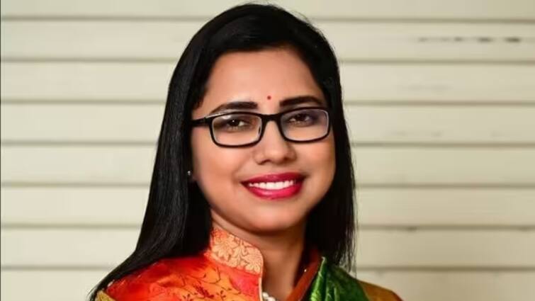 MP Lok Sabha Elections 2024 Former SDM Nisha Bangre resigned from Congress ann Nisha Bangre Resigns: पूर्व SDM निशा बांगरे ने कांग्रेस से दिया इस्तीफा, कहा- पहले विधानसभा और अब लोकसभा में धोखा...'