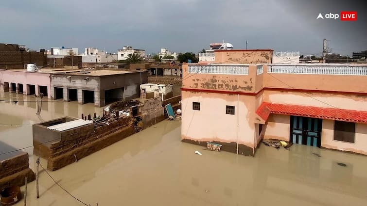पाकिस्तान में बारिश ने फिर बरपाया कहर, बिजली गिरने से 14 लोगों की मौत