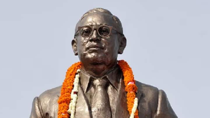 ৫) “সামাজিক গণতন্ত্র ছাড়া রাজনৈতিক গণতন্ত্রে টেকা দুষ্কর।”