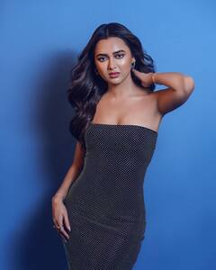 Tejasswi Prakasha PHOTO: તેજસ્વી પ્રકાશે ટાઈટ બોડીકોન ડ્રેસમાં ફ્લોન્ટ કર્યું કર્વી ફિગર