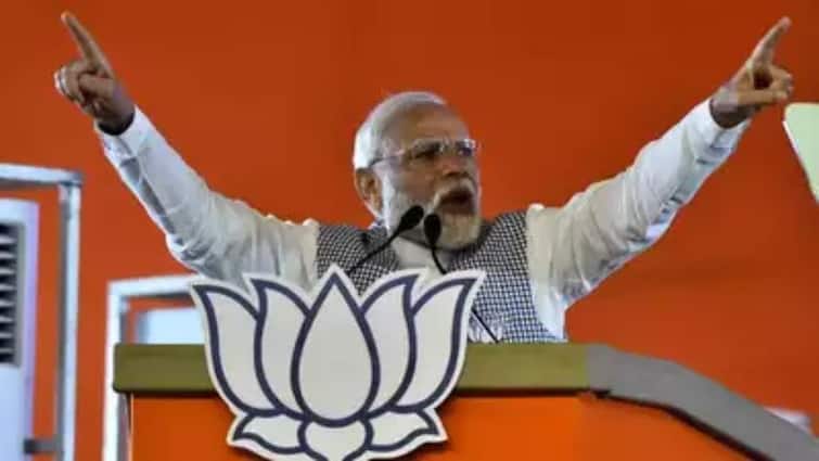 बीजेपी का घोषणापत्र 70 साल से अधिक उम्र के हर वरिष्ठ नागरिक को आयुष्मान योजना के दायरे में लाया जाएगा