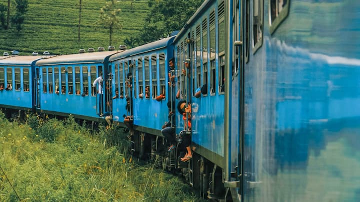 भारत में ट्रेन आवागमन का मुख्य जरिया है, लेकिन क्या आप जानते हैं कि भारत में सबसे लंबी ट्रेन कौनसी है. यदि नहीं तो चलिए जान लेते हैं.