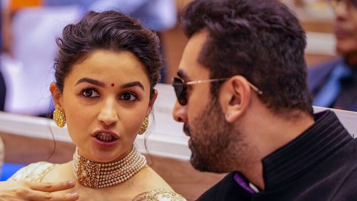 আপাতত রামায়ণ-এর প্রস্তুতিতে ব্যস্ত রণবীর, আলিয়াও ব্যস্ত অন্য ছবির কাজে। তবে তাঁদের এখনই একসঙ্গে কোনও ছবিতে দেখা যাবে না।