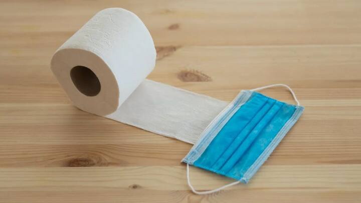 জ্বরের সঙ্গে মাথা ব্যথা, যন্ত্রণা, গাঁটে ব্যথা, ডিহাইড্রেশন, সাইনাস থেকে নাক থেকে জল পড়া, একাধিক সমস্যা হয়ে থাকে। ঋতু পরিবর্তনের সময় তাই আগে থেকেই সতর্ক হতে হয়।