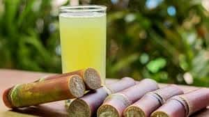 Sugarcane Juice : ਗਰਮੀਆਂ ਦੇ ਮੌਸਮ ਵਿਚ ਬਾਹਰ ਧੁੱਪ ਵਿਚ ਨਿਕਲਣ ਉਤੇ ਗਲਾ ਸੁੱਕਦਾ ਹੈ, ਵਾਰ-ਵਾਰ ਪਿਆਸ ਲੱਗਦੀ ਹੈ। ਅਜਿਹੇ ਵਿਚ ਲੋਕਾਂ ਨੂੰ ਐਨਰਜੀ ਦੀ ਘਾਟ ਮਹਿਸੂਸ ਹੋਣ ਲੱਗਦੀ ਹੈ।