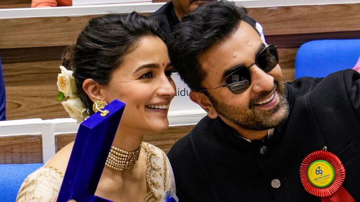 সময় বদলেছে, আলিয়া আর রণবীরের জীবনে এসেছে ছোট্ট রাহা। তাকে ঘিরেই এখন আলিয়া আর রণবীরের জীবন।