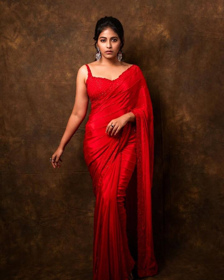 అంజలి అందం రోజు రోజుకు పెరిగిపోతుందంటూ కామెంట్స్ పెడుతున్నారు. Photo Credit: Anjali/Instagram