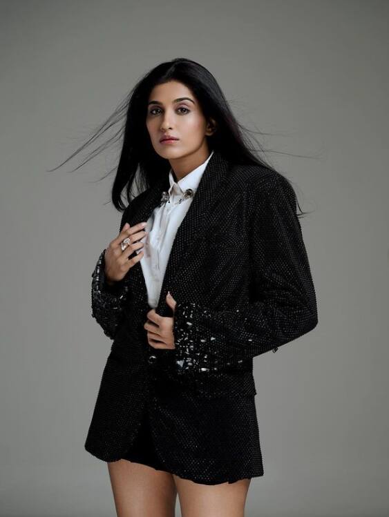 टीवी एक्ट्रेस और बिग बॉस 16 फेम निमृत कौर आहलुवालिया का नाम भी KKK 14 के लिए सामने आया है. बता दें कि अभी इन सभी की हामी का इंतजार मेकर्स को है. ऐसे में देखना होगा कि इन सेलेब्स में से फैंस किन्हें शो में देख पाएंगे.