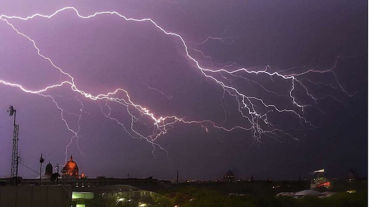 According to the Meteorological Department, winds will blow at a speed of 30-40 km per hour along with lightning in Eastern Uttar Pradesh, Eastern Madhya Pradesh, Vidarbha, Assam and Meghalaya.  There is a possibility of lightning in Chhattisgarh, Himalayan region of West Bengal and Sikkim.