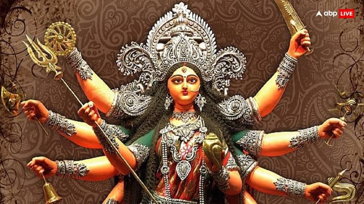देवी कालरात्रि को रातरानी का फूल प्रिय है. ऐसे में माता को प्रसन्न करने के लिए उन्हें लाल चंदन अर्पित कर ये फूल चढ़ाएं. माता के आशीर्वाद से शत्रु परेशान नहीं करेंगे.