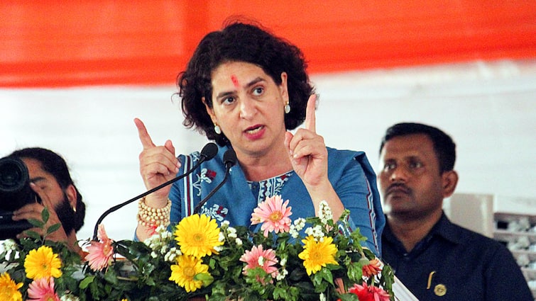 Rajasthan Lok Sabha Election 2024 Priyanka Gandhi Jalore Rally Allegation on PM Modi and BJP ANN 'पीएम मोदी ने अपने अमीर दोस्त...' जालौर में बीजेपी पर जमकर बरसीं कांग्रेस नेता प्रियंका गांधी