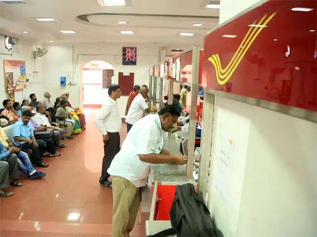 ਦੇਸ਼ ਦਾ ਕੋਈ ਵੀ ਨਾਗਰਿਕ ਪੋਸਟ ਆਫਿਸ ਮਹੀਨਾਵਾਰ ਆਮਦਨ ਸਕੀਮ ਵਿੱਚ ਖਾਤਾ ਖੋਲ੍ਹ ਸਕਦਾ ਹੈ। ਬੱਚੇ ਦੇ ਨਾਂ 'ਤੇ ਵੀ ਖਾਤਾ ਖੋਲ੍ਹਿਆ ਜਾ ਸਕਦਾ ਹੈ। ਜੇਕਰ ਬੱਚੇ ਦੀ ਉਮਰ 10 ਸਾਲ ਤੋਂ ਘੱਟ ਹੈ, ਤਾਂ ਉਸ ਦੇ ਮਾਤਾ-ਪਿਤਾ ਜਾਂ ਕਾਨੂੰਨੀ ਸਰਪ੍ਰਸਤ ਉਸ ਦੇ ਨਾਂ 'ਤੇ ਖਾਤਾ ਖੋਲ੍ਹ ਸਕਦੇ ਹਨ। ਜਦੋਂ ਬੱਚਾ 10 ਸਾਲ ਦਾ ਹੋ ਜਾਂਦਾ ਹੈ, ਤਾਂ ਉਸਨੂੰ ਖੁਦ ਖਾਤਾ ਚਲਾਉਣ ਦਾ ਅਧਿਕਾਰ ਮਿਲ ਸਕਦਾ ਹੈ।