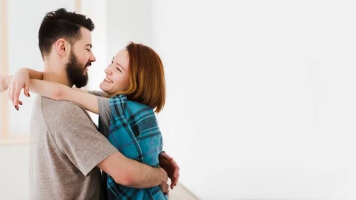 स्वीकार करें कि कोई भी रिश्ता 100 प्रतिशत फरफेक्ट नहीं हो सकता. गलतफहमी आम है. कभी-कभी आप दूसरों की तुलना अपने रिश्ते में करने लगते हैं.