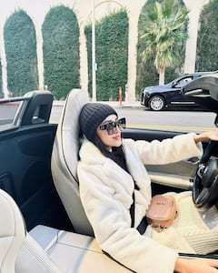 Neha Shetty : నేహా శెట్టి సండే లుక్స్ చుశారా? సన్​గ్లాసెస్​తో ఎంత అందంగా ఉందో