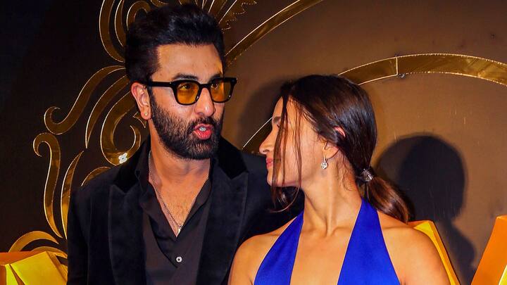 সোশ্যাল মিডিয়ায় আলিয়ার এই পোস্টে শুভেচ্ছা জানিয়েছেন ইন্ডাস্ট্রির বিভিন্ন মানুষ থেকে শুরু করে অনুরাগীরা। তবে সোশ্যাল মিডিয়ায় না থাকার দরুণ রণবীরের তরফে কোনও বার্তা চোখে পড়েনি।