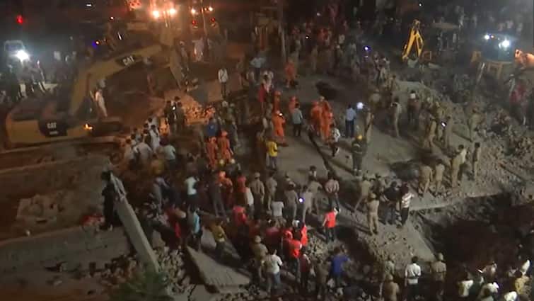 Uttar Pradesh Building Collapse Muzaffarnagar Leaves 1 Dead At Least 22 People Labourers Trapped CM Yogi Adityanath UP: Building Collapse In Muzaffarnagar Leaves 1 Dead, At Least 22 People Trapped