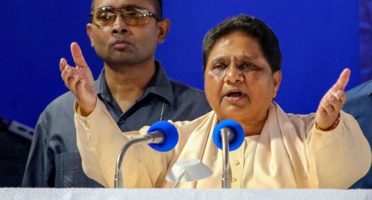 up lok sabha election 2024 Mayawati lashed out at Akhilesh Yadav in Moradabad lok sabha seat ann Lok Sabha Election 2024: Moradabad में अखिलेश यादव पर बरसीं मायावती, योगी सरकार पर भी साधा निशाना