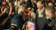 बारिश और गरजते बादलों के बीच शिवराज ने की सभा, लाड़ली बहनों ने सिर पर कुर्सियां रखकर सुना भाषण