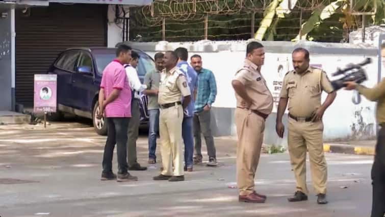 Salman Khan House Firing Mumbai Police Found Motorcycle of Unidentified Men ANN सलमान खान के घर के बाहर फायरिंग मामले में अहम सुराग, पुलिस को मिली मोटरसाइकिल, जांच जारी