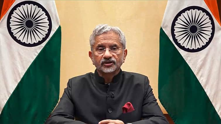 S Jaishankar speaks to iranian foreign minister on release of 17 Indian crew members on board ship seized by iran S Jaishankar: एस जयशंकर ने की ईरान के विदेश मंत्री से बात, 17 भारतीयों की रिहाई पर सामने आया ये अपडेट