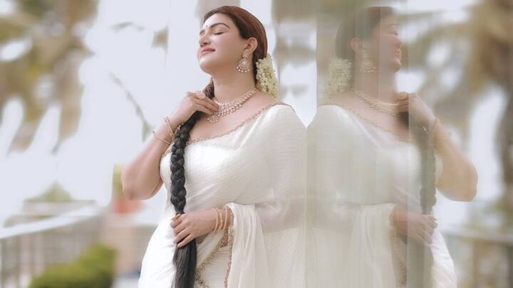 Honey Rose in White Saree : హనీరోజ్​కి సోషల్ మీడియాలో ఉండే క్రేజ్ వేరు. ఆ సినిమాలకన్నా.. ఆమె ఇన్​స్టాలో పెట్టే పోస్టుల గురించి ఆలోచించేవారే ఎక్కువగా ఉంటారు. తాజాగా హనీ రోజ్ లేటెస్ట్ పోస్ట్ చేసింది.