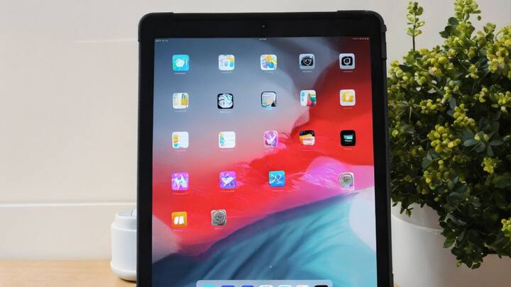 इसके साथ ही टैबलेट में आपको 33W फास्ट चार्जिंग के साथ 10,000 mAh की बैटरी मिल सकती है. दूसरे फीचर्स की बात करें तो इसके फ्रंट में 8 मेगापिक्सल का कैमरा मिलने वाला है और बैक पैनल पर भी 8 मेगापिक्सल का कैमरा हो सकता है.