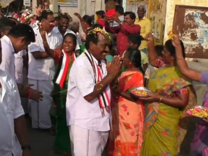 இளைய தலைமுறையை காப்பாற்ற மீண்டும் இரட்டை இலைக்கு வாக்களியுங்கள் - எம்.ஆர்.விஜயபாஸ்கர்