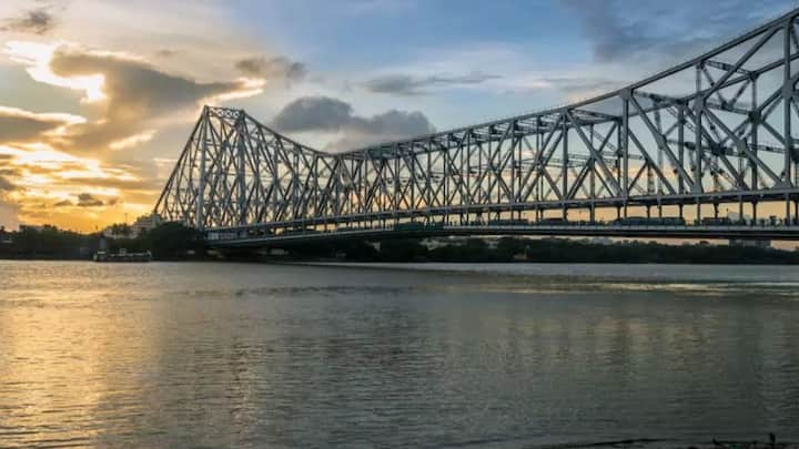 तो वहीं अगर बात ब्रिज की की जाए तो यह पानी के ऊपर बने हुए होते हैं. जैसे कोलकाता में बना हुआ हावड़ा ब्रिज . इनकी संख्या कम होती है.