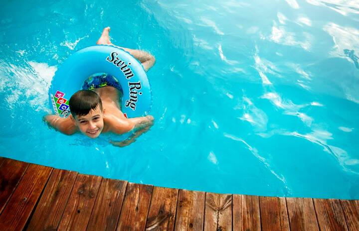 நீச்சல் - கோடைக்காலம் தான் நீங்கள் நீச்சலடிப்பதை அனுபவிக்க சரியான நேரம். இது வேடிக்கையானது மட்டுமல்ல, வெப்பத்தில்இருந்து குளிர்ச்சியடையவும் ஒரு சிறந்த வழியாகும்.