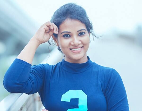 தமிழ் சினிமாவில் வளர்ந்து வரும் நாயகியாக ஜொலிக்கும் திவ்யா துரைசாமி ஒரு போட்டியாளர்.